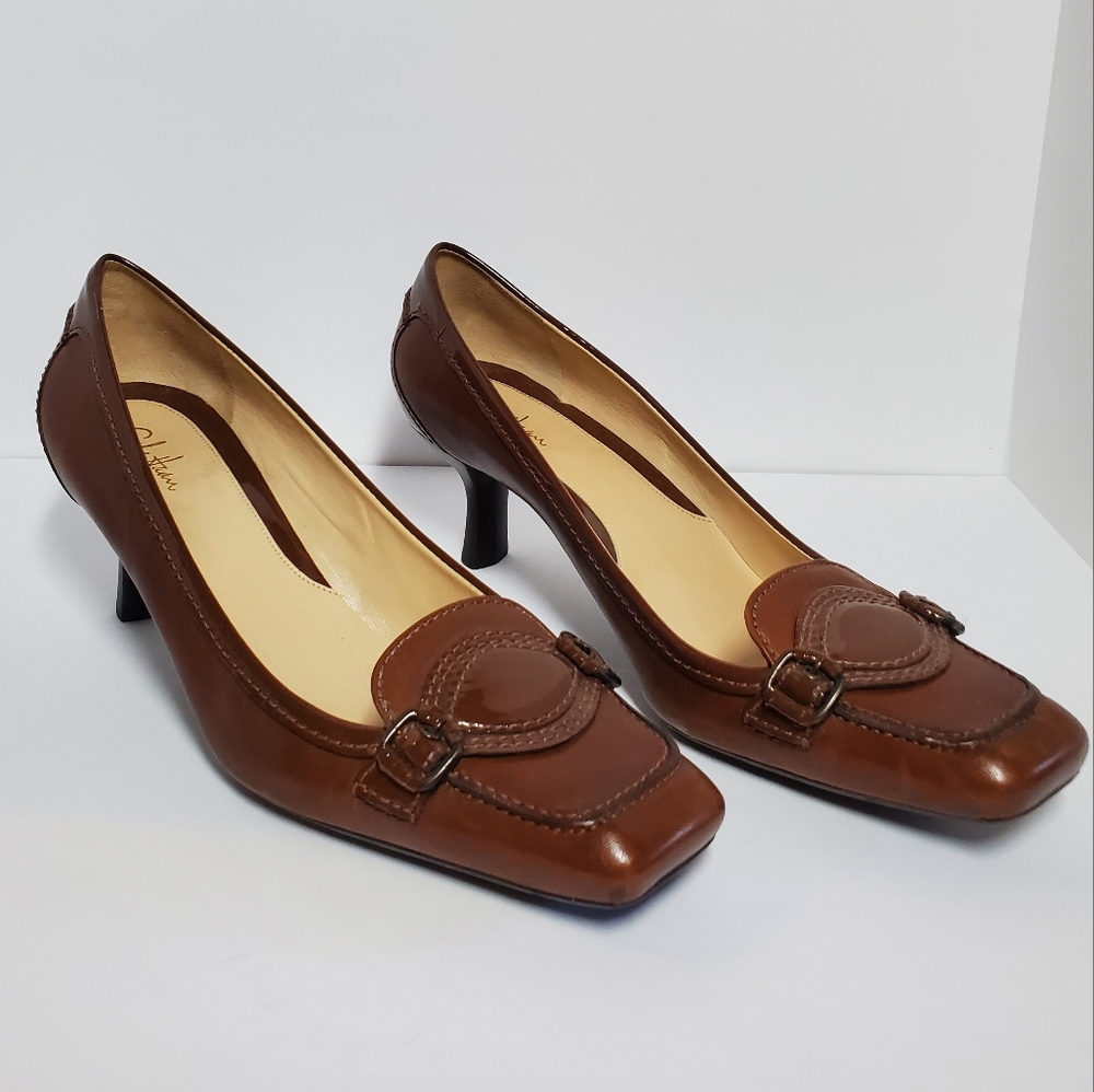 Cole Haan Pump w/low heel and buckles